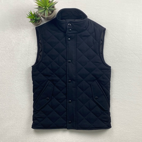 Banana Republic Other - Banana Republic Water Repellent Quilted Vest (Black)